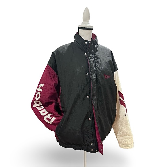 Vintage 1990’s Quilted Reebok Puffer Jacket - gender neutral - Picture 9 of 9